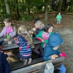 3de kleuter Zillebeke naar het bos