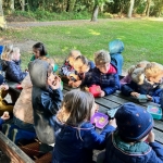 3de kleuter Zillebeke naar het bos