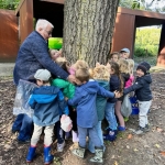 3de kleuter Zillebeke naar het bos