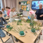 Bloemschikken voor Moederdag in 4Z 