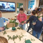 Bloemschikken voor Moederdag in 4Z 